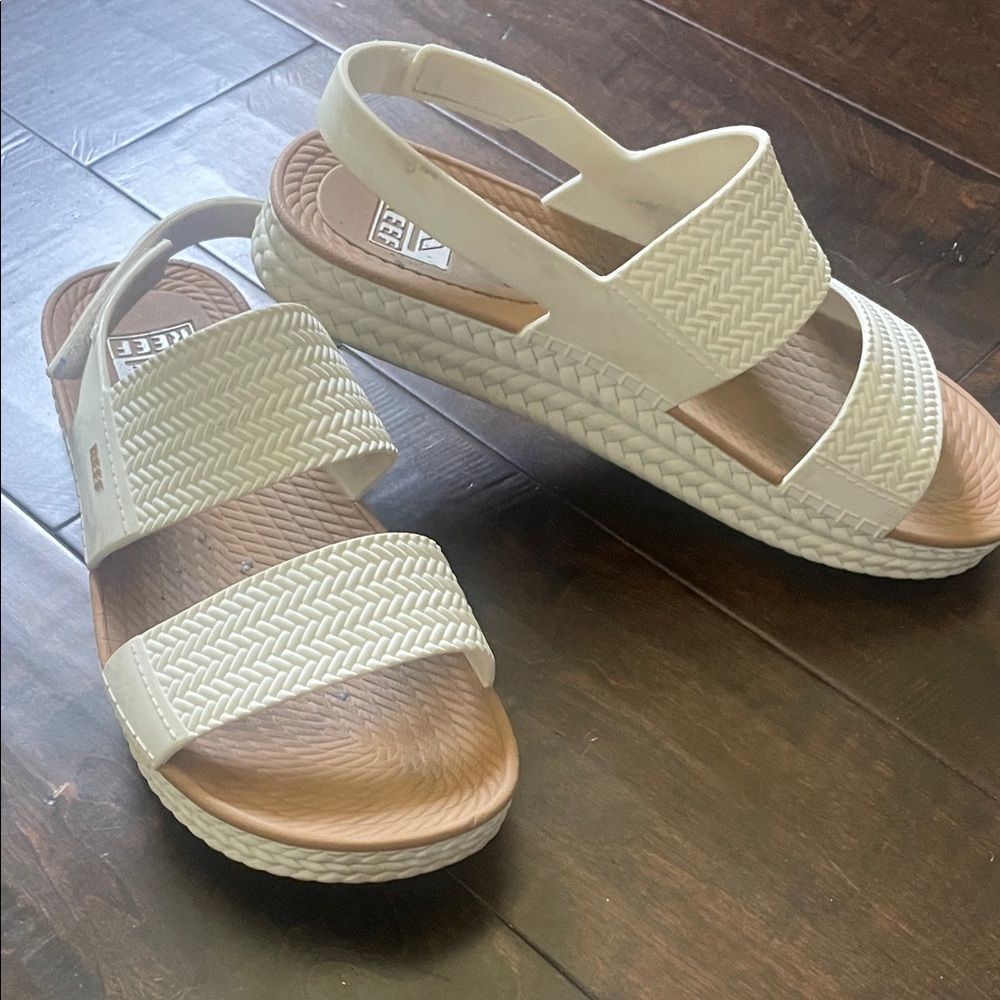 Reef Women's Tan Woven Sandals